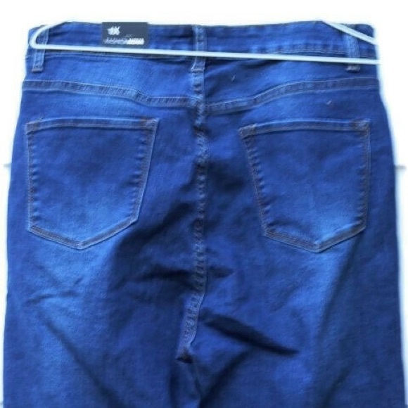 Fashion Nova Say Yes to Distress Dark Denim Jeans - Picture 5 of 5